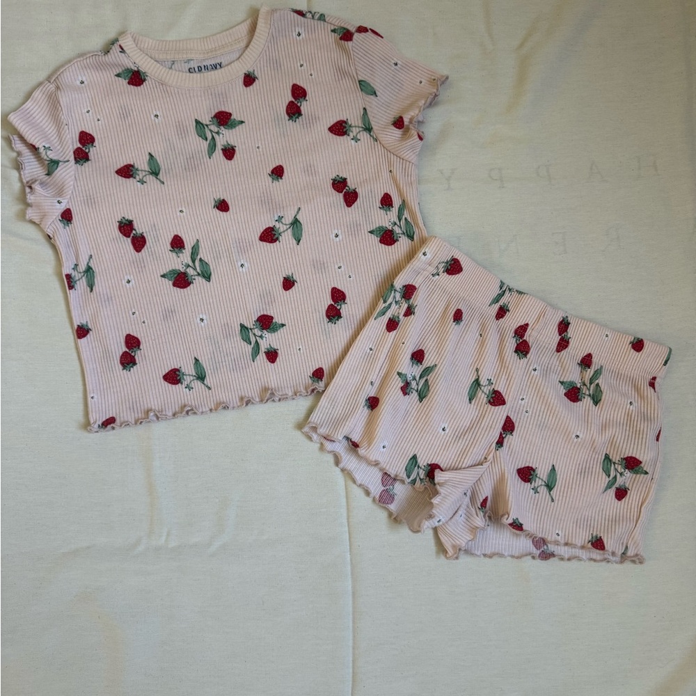 Strawberry Girls Outfit